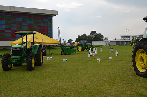 Exhibición de equipos Agrícolas 